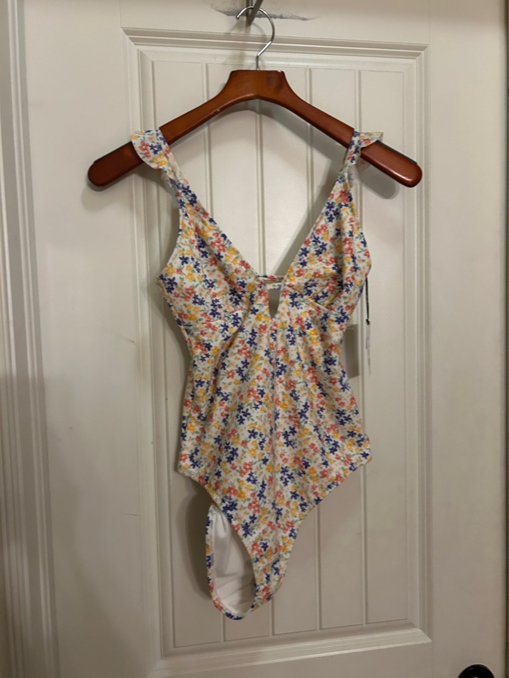NWT Shade & Shore S Floral V-Neck Bodysuit in Yellow, Blue & Pink